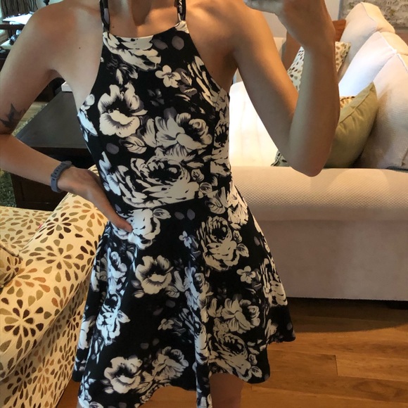 NWOT open, lace up back floral Revamped dress - Picture 2 of 4